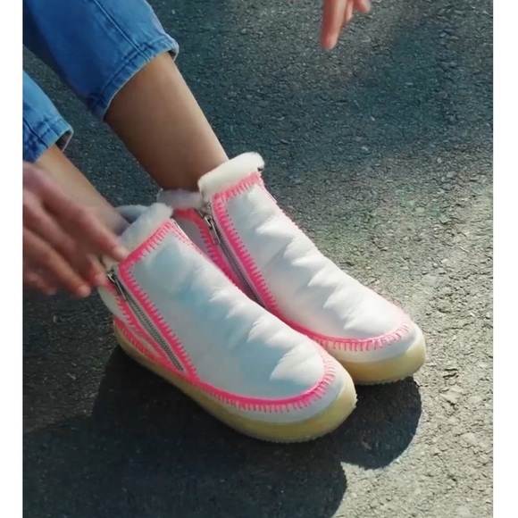 Free people NWT Laidback London Setsu Crochet Side Zip Ankle Boot White Warmlove - Picture 4 of 12